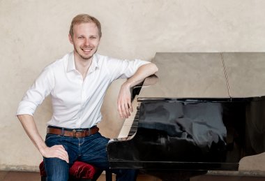 Alexej Byček-pianista a zpěvák